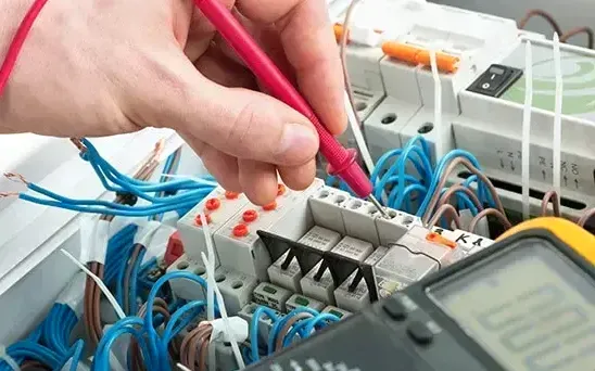 Professional electrician in Woodside